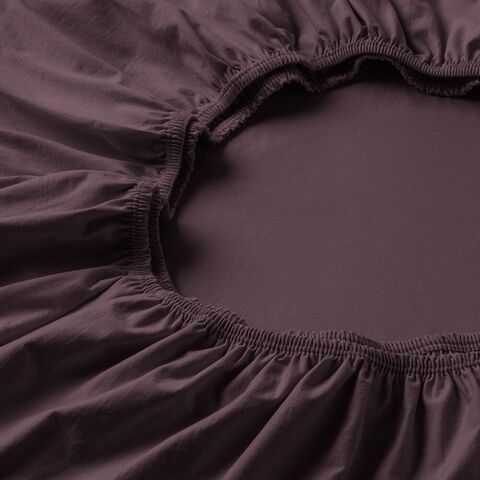 Простыня на резинке 150x200 Estella 670 aubergine баклажановая