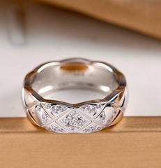 kolco-shirokoe-s-fianitami-chanel-kollekciya-coco-crush-rose-white-vgold