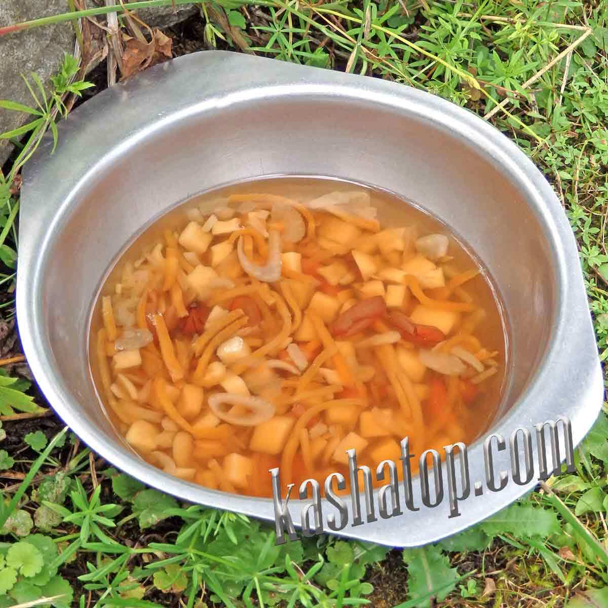 Ароматный томатный суп с кабачком и фасолью без мяса