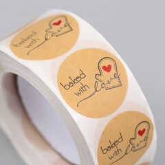 Наклейки  "Крафт. Испекли с любовью" d=2,5 см 500 шт в рулоне