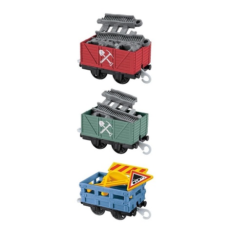 Fisher Price Набор из трех грузовых вагонов из серии Trackmaster, c дорожными знаками (BMK80-1)