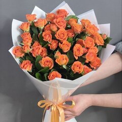 Букет из 7 оранжевых кустовых роз