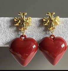 sergi-tory-burch-s-podveskoj-serdce