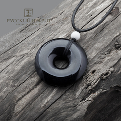 Диск Би из чёрного нефрита.