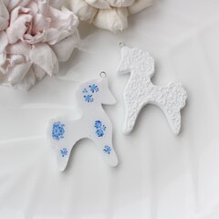 Подвеска Лошадка, гжель, рельеф 50*40 мм, S004