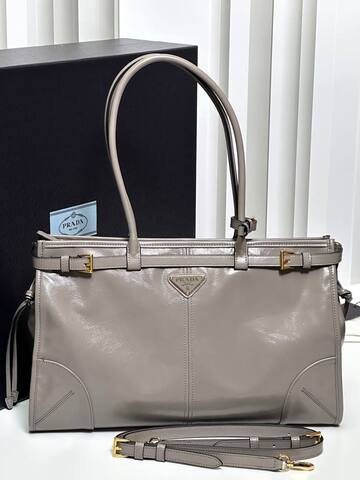 Кожаная большая сумка Prada Bonnie цвет оловянный