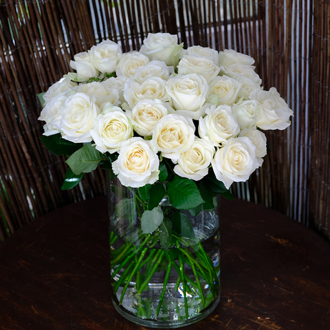 Розы белые Avalanche от 7шт