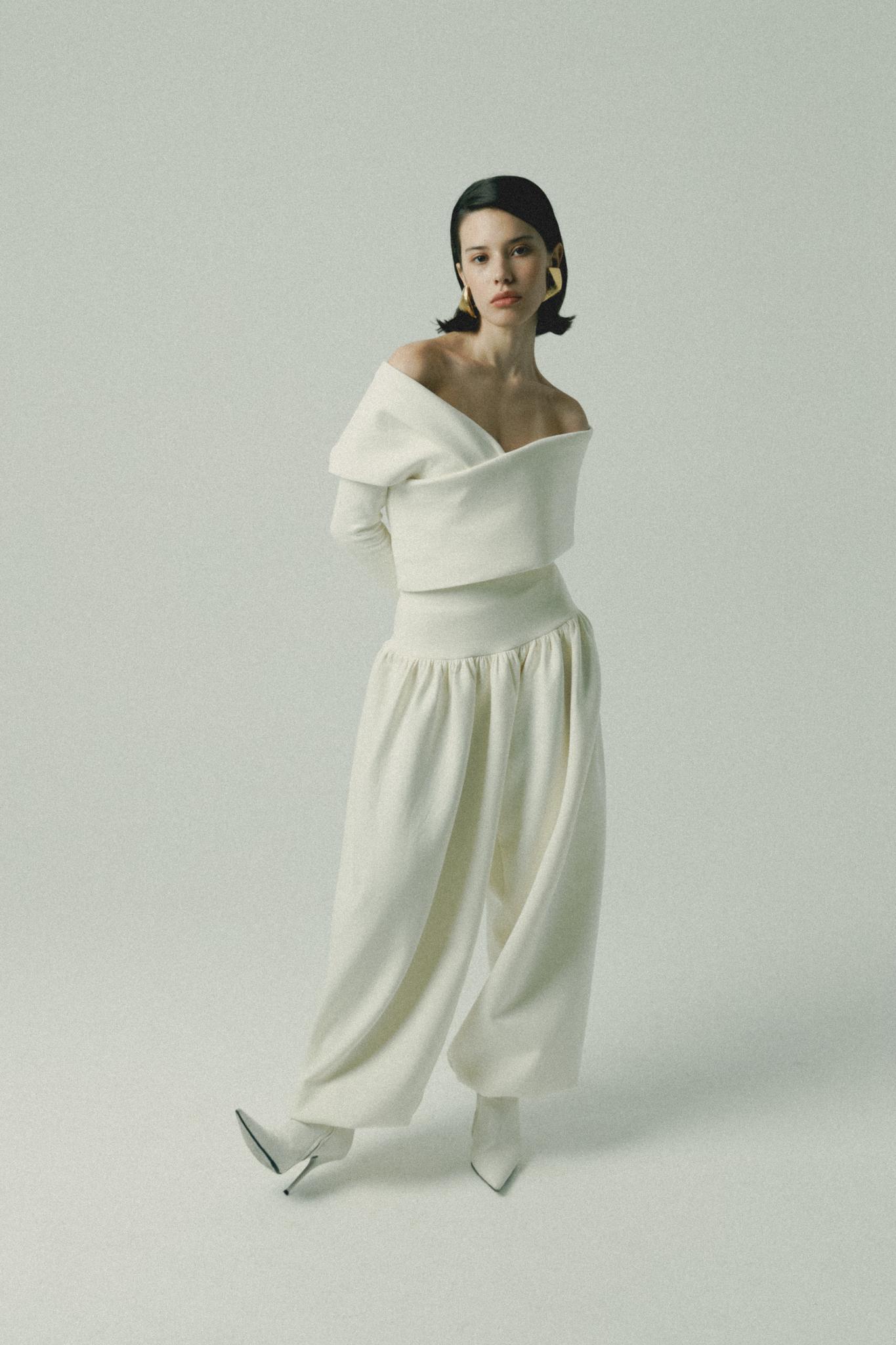 Джемпер с перекрутом