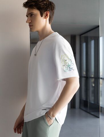 Свободная футболка  с авторским принтом  U49.048 (121483)