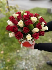 Шляпная коробка 35 роз Кения 32 см