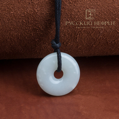 Ди Би средний. Белый нефрит.