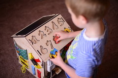 ЧикиБрики Развивающая игрушка Бизиборд 