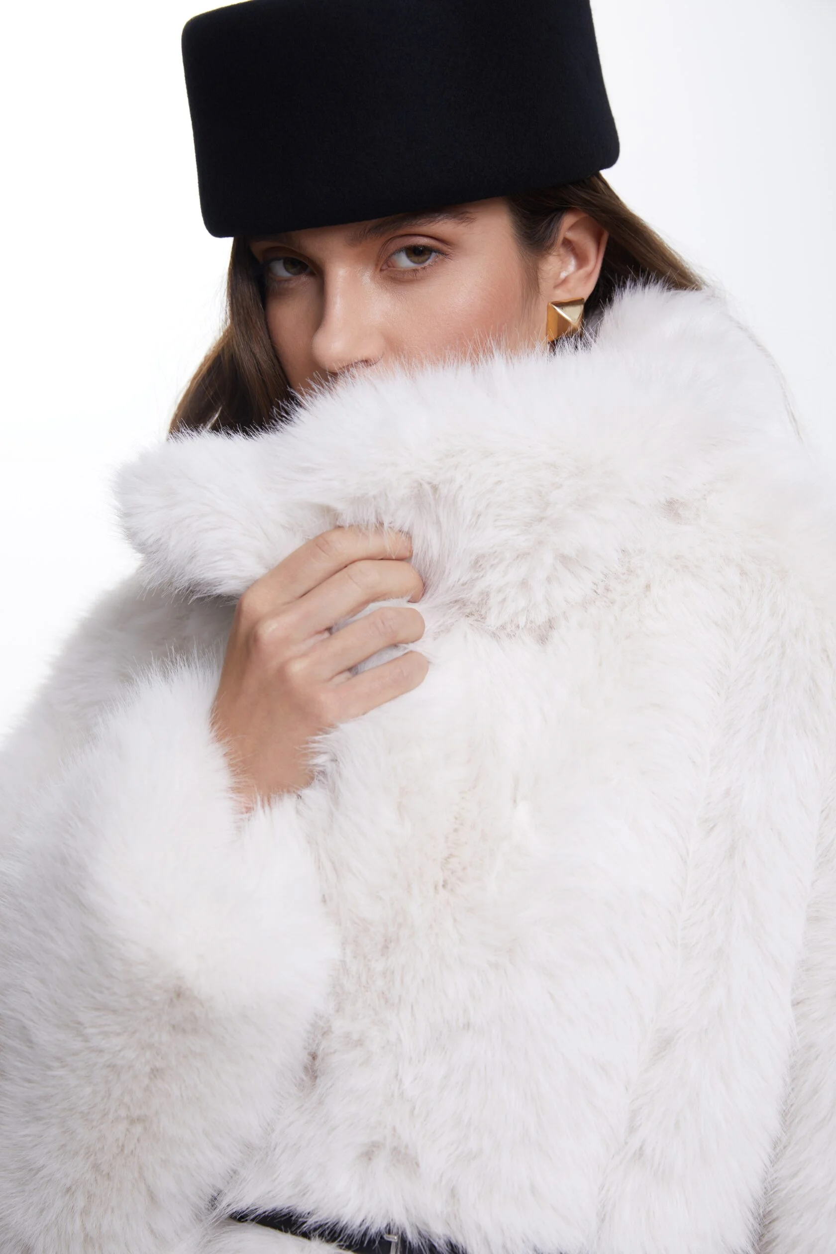 Шуба из искуственного меха, Белый