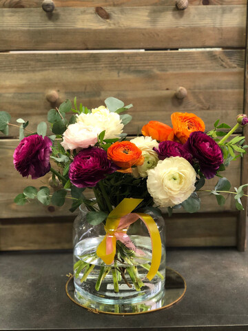 Космический букет из азиатских лютиков