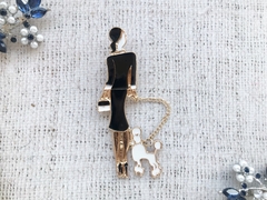 Брошь "Дама с собачкой", р. 8х2,8 см