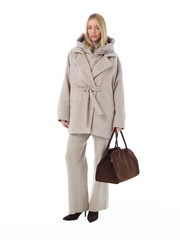 Бежевое пальто-летучая мышь со съемной манишкой и поясом
