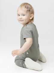 фуфайка  для девочки  КР 302860/хаки 6206 к661