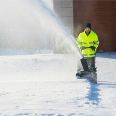 Снегоуборщик Greenworks 82SN22K8 82V (56 см) аккумуляторный, c АКБ 8 А/ч и ЗУ