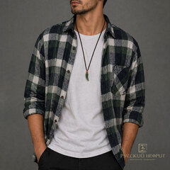 Амулет клык волка. Зелёный нефрит.