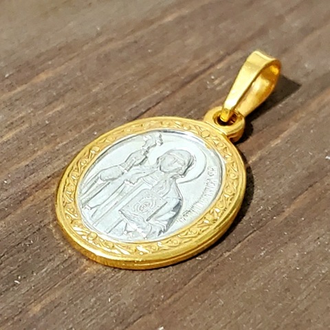 Нательная именная икона святая Нина с позолотой кулон медальон с молитвой