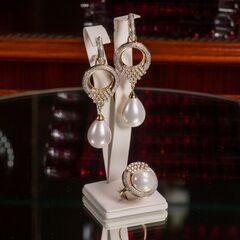 Золотой комплект с бриллиантами и жемчугом