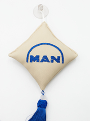 Ромб объемный на присоске MAN (экокожа, бежевый, синяя вышивка, кисть)
