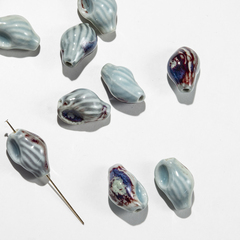 Бусина в форме морской ракушки, 14,6*21мм, сине-бордово-голубая, глазурированный фарфор