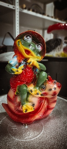 Садовая фигура "Лягушка на уже"