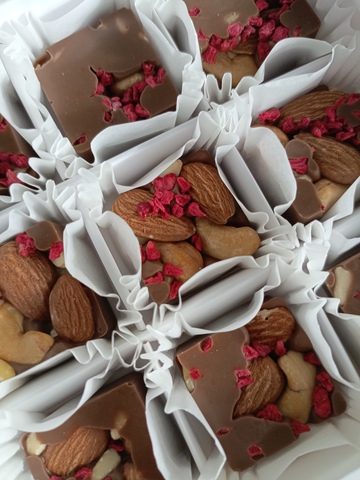 Конфеты ручной работы с орехами