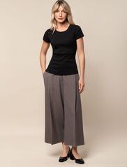 Футболка из фактурного трикотажа в рубчик  D49.043 (104791)