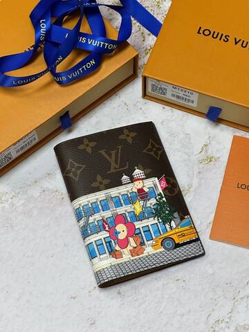 Обложка для паспорта Louis Vuitton Vivienne Holidays