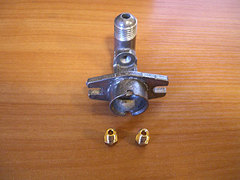 Корпус сопла духовки для газовой плиты Гефест + два сопла горелки духовки (комплект - 2 шт.)