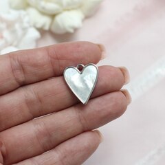 Подвеска Сердце с перламутром 21*18 мм, родий, П860