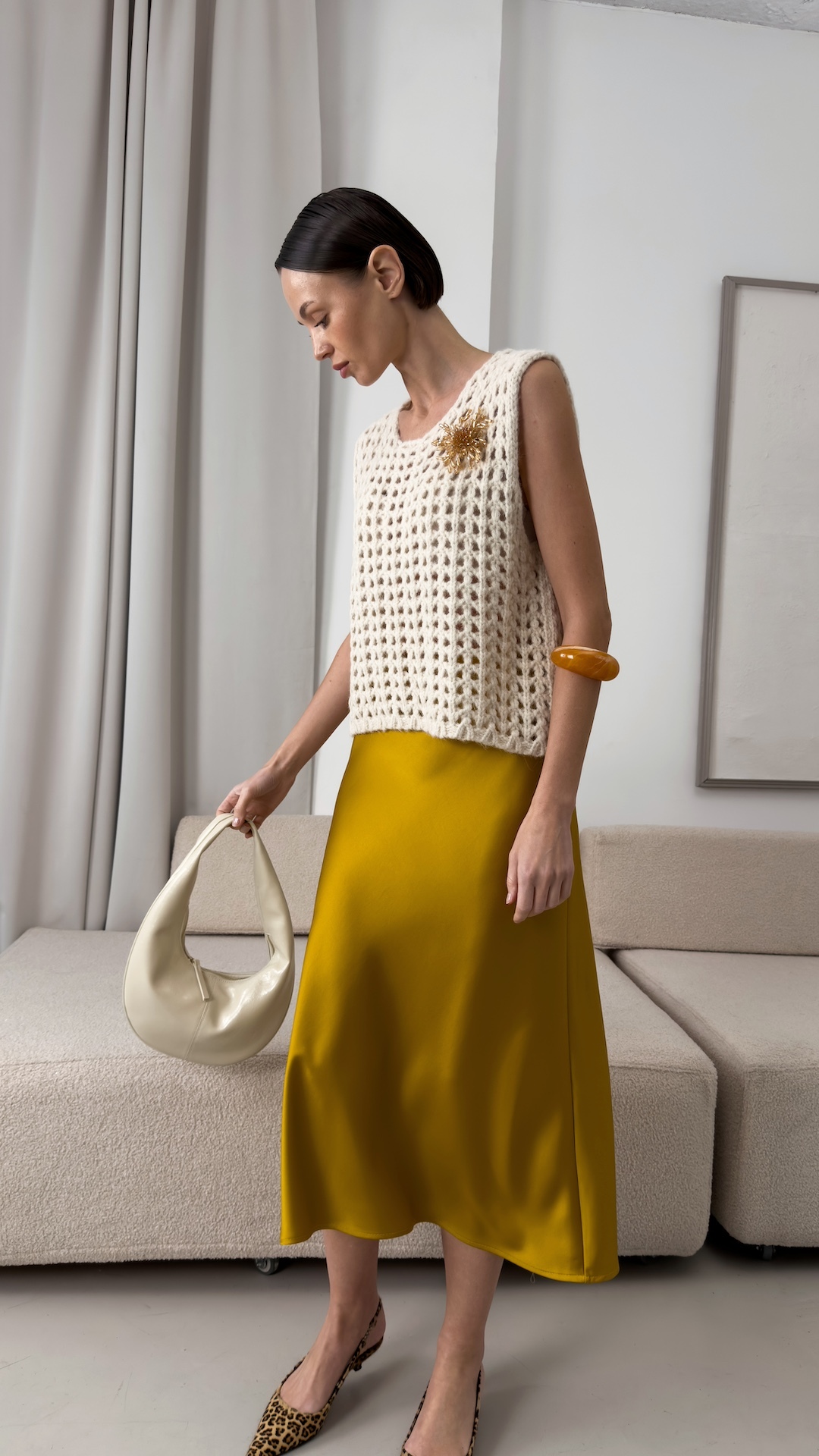 Юбка из атласной ткани