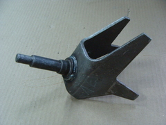 кронштейн  амортизатора перед. правый  (на раму) УАЗ 452/3962/2206/3741  0451-00-2905535-01