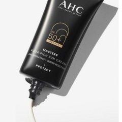 AHC Masters aqua rich sun cream