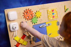 ЧикиБрики Развивающая игрушка Бизиборд 