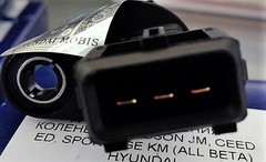 ДАТЧИК ПОЛОЖЕНИЯ КОЛЕНВАЛА TUCSON JM, CEED ED, SPORTAGE KM (ALL BETA) KIA