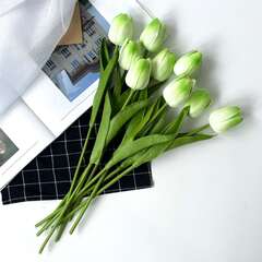 Тюльпаны искусственные, силиконовые, как живые, Бело-зеленые, 34см , букет 9 тюльпанов.