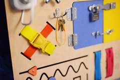 ЧикиБрики Развивающая игрушка Бизиборд 