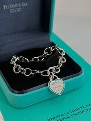 braslet-cep-iz-nerodirovannogo-serebra-925-proby-return-to-s-podveskoj-serdce-s-okantovkoj