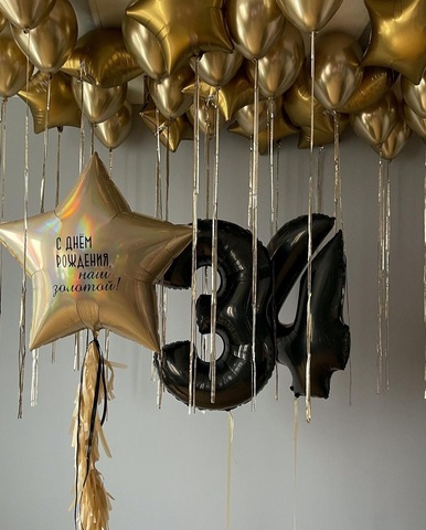 Воздушные шары хром золото под потолок и черные цифры оформление праздника в Новосибирске от Wonderball-projec