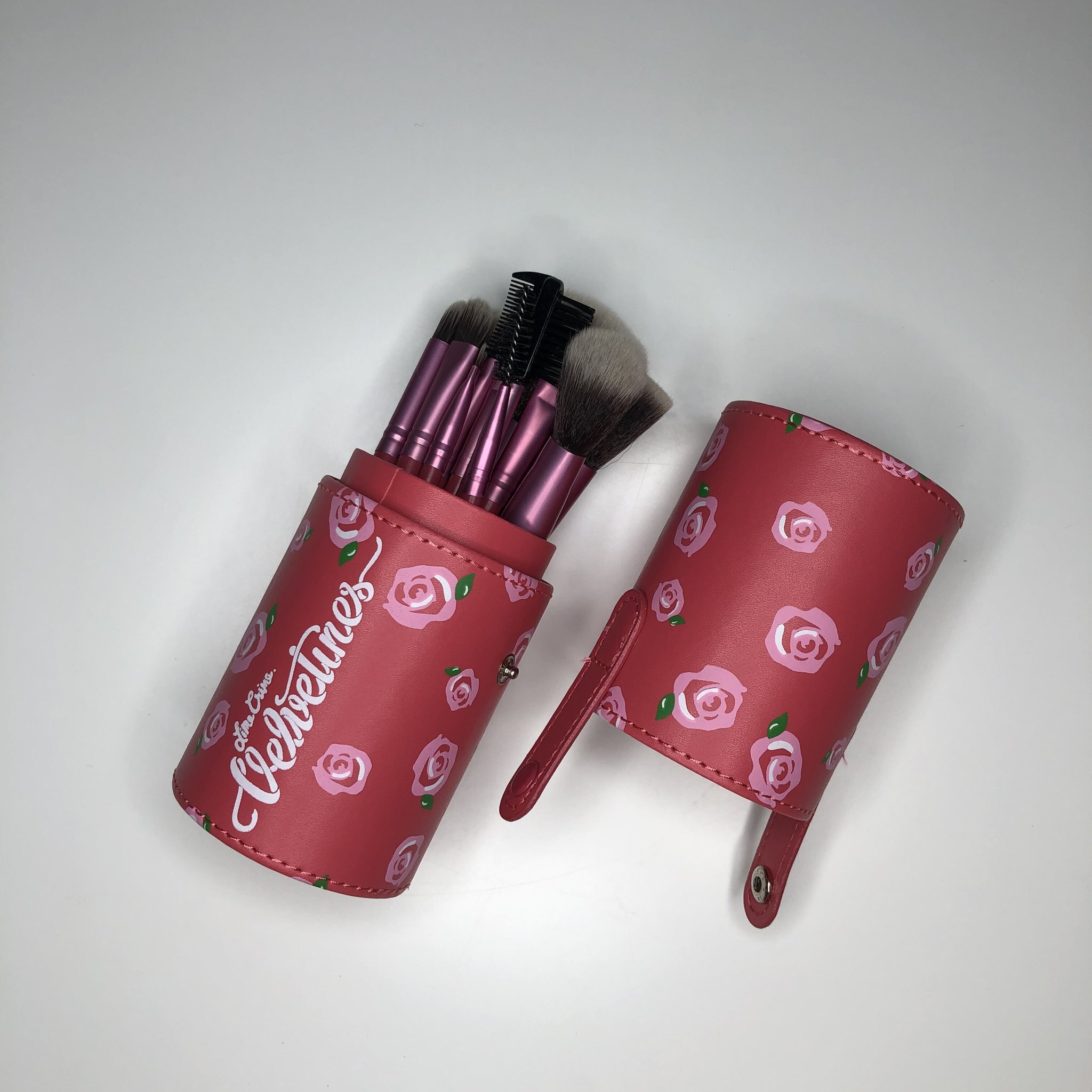 

Набор кистей для макияжа VELVETINES