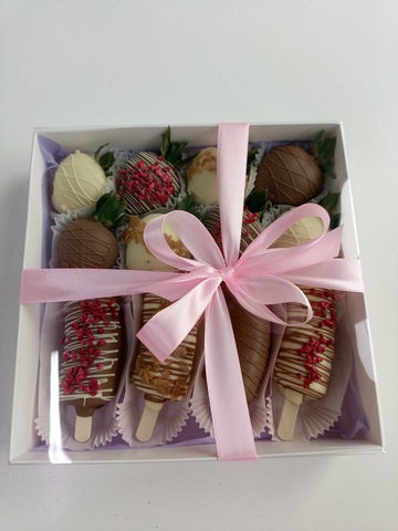 Клубника в шоколаде и бананы в шоколаде