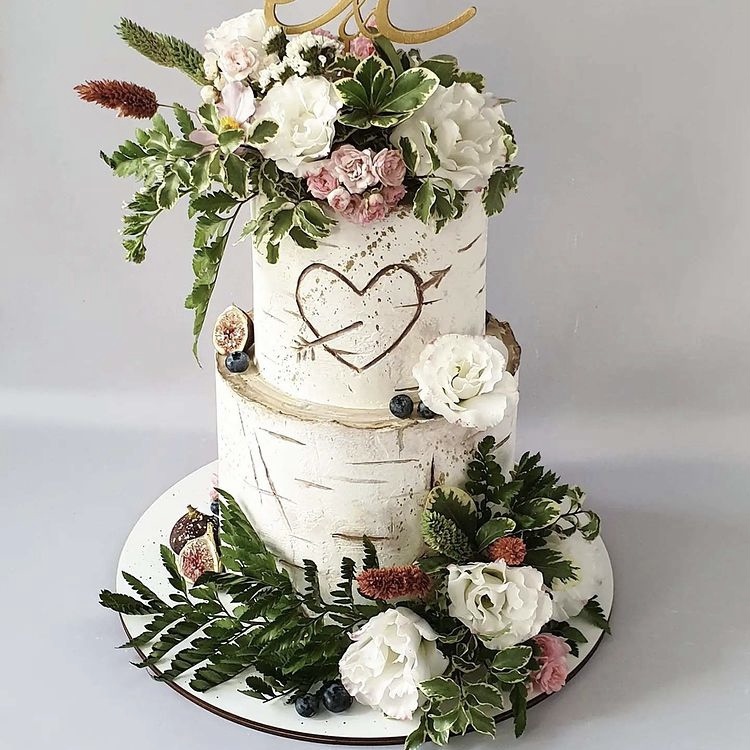 Свадебный торт с пирожными на подставке