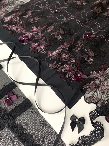 Вышивка на сетке черная/слива 30 см