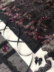 Вышивка на сетке черная/слива 30 см