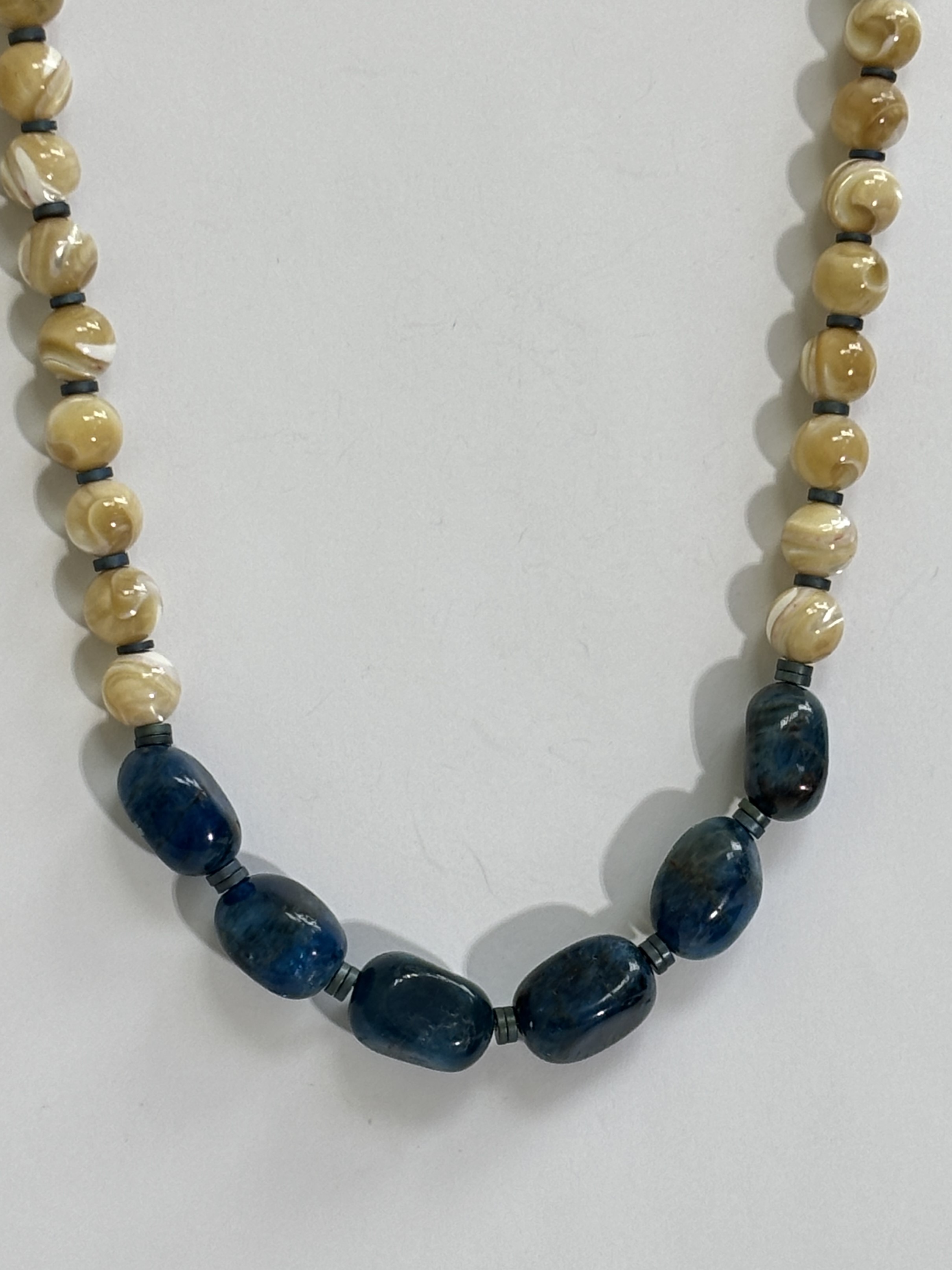 Перламутр беж (бусы из натуральных камней)