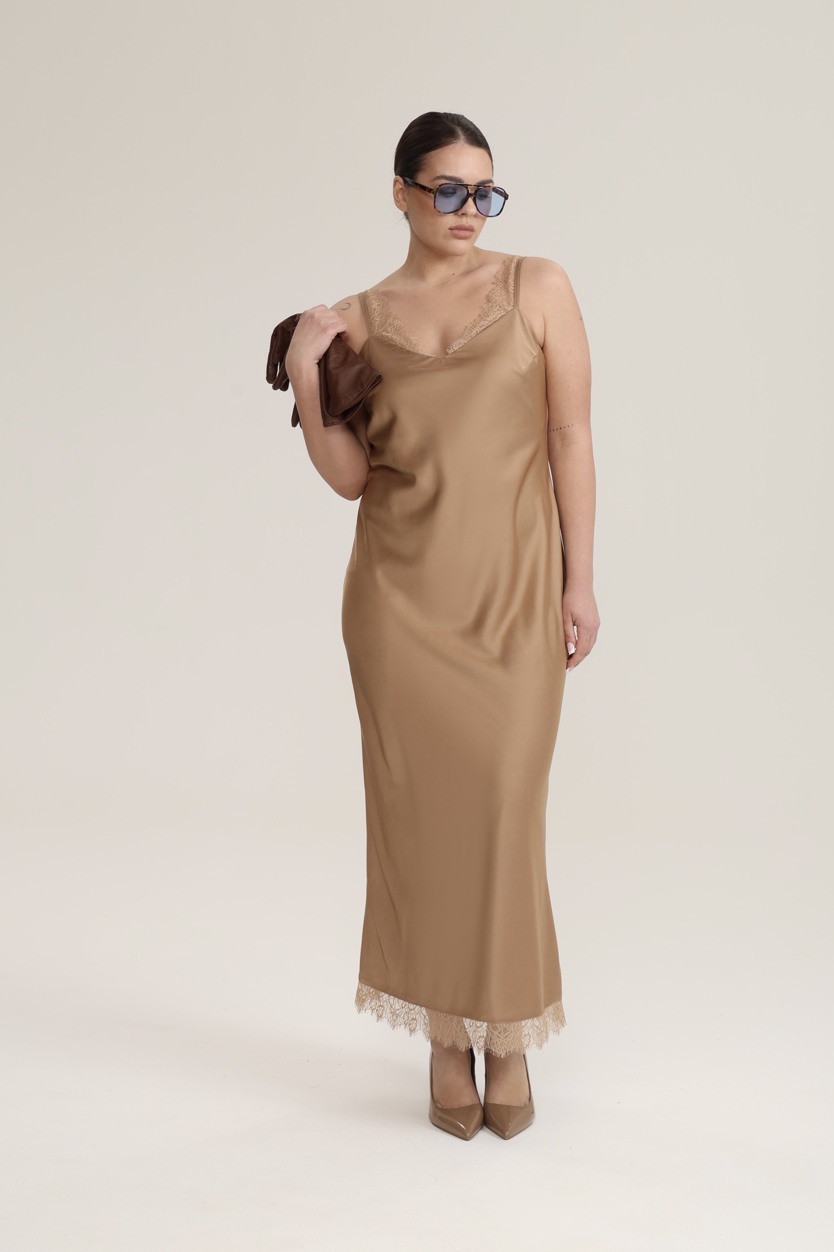 Платье-комбинация с кружевом, капучино