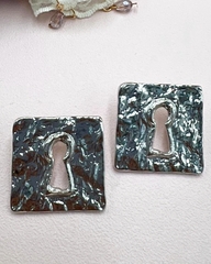 Серьги KEY LOCK style Schiaparelli квадратные с черной эмалью